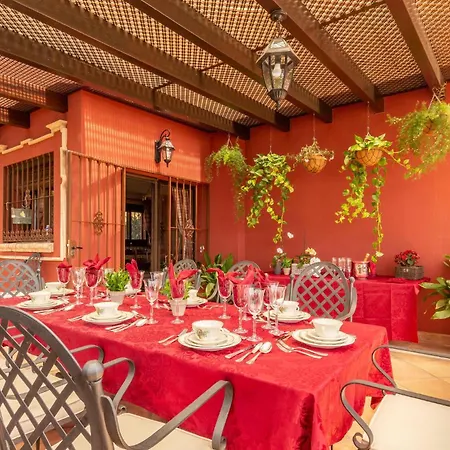 Beautiful In With Wifi, Outdoor Swimming Pool And Swimming Pool Semesterbostad