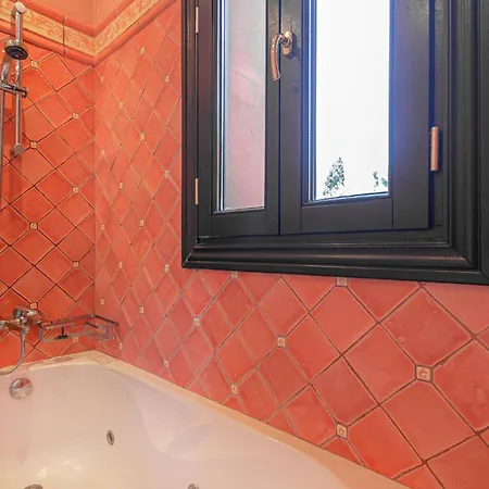 Semesterbostad Beautiful In With Wifi, Outdoor Swimming Pool And Swimming Pool Marbella
