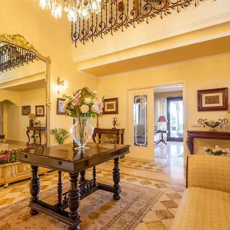 Beautiful In With Wifi, Outdoor Swimming Pool And Swimming Pool Semesterbostad