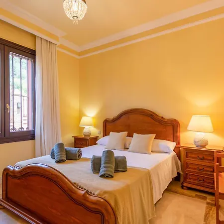 Semesterbostad Beautiful In With Wifi, Outdoor Swimming Pool And Swimming Pool