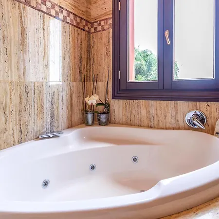 Beautiful In With Wifi, Outdoor Swimming Pool And Swimming Pool Semesterbostad *