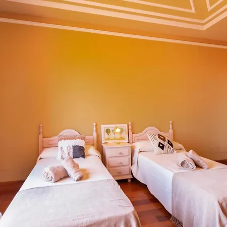 Beautiful In With Wifi, Outdoor Swimming Pool And Swimming Pool Semesterbostad