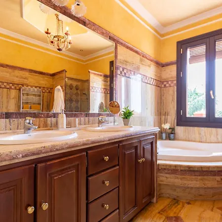 Beautiful In With Wifi, Outdoor Swimming Pool And Swimming Pool Semesterbostad Marbella