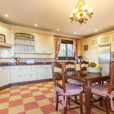 Semesterbostad Beautiful In With Wifi, Outdoor Swimming Pool And Swimming Pool *